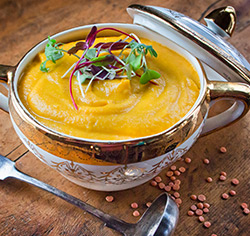 Potage de carottes et panais aux lentilles rouges sans gluten