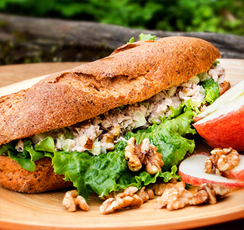 Sous-marin au thon et aux pommes. Recette sans gluten