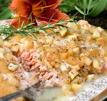 Recette sans gluten Saumon parfumé aux pommes et aux oignons confits