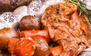 Lapin à la bière accompagné d’un confit de rhubarbe