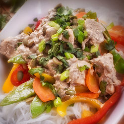 Poulet asiatique, sauce au beurre d’amande et citrouille