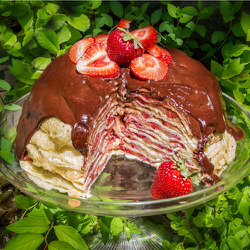 Gâteau de crêpes
fraises et rhubarbe