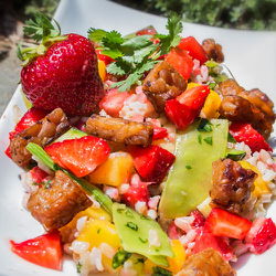 Recette sans gluten Salade de riz au tempeh et aux fraises