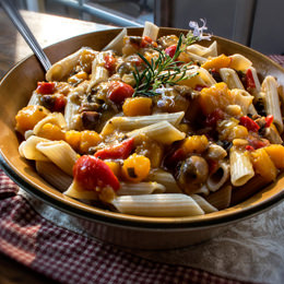 Penne à la courge musquée et champignons