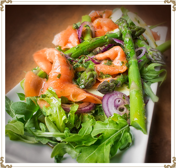 Salade de saumon fumé et asperges, vinaigrette à l'estragon sans gluten
